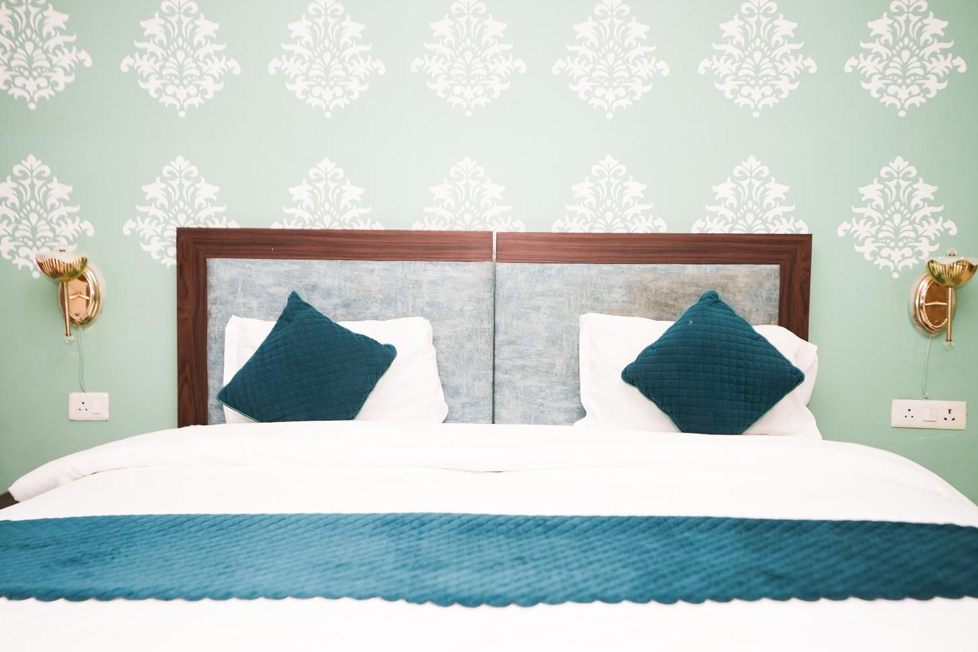 Tanvi Premium Residency Near Artemis Hospital, Gurugram Hotell Gurgaon Eksteriør bilde