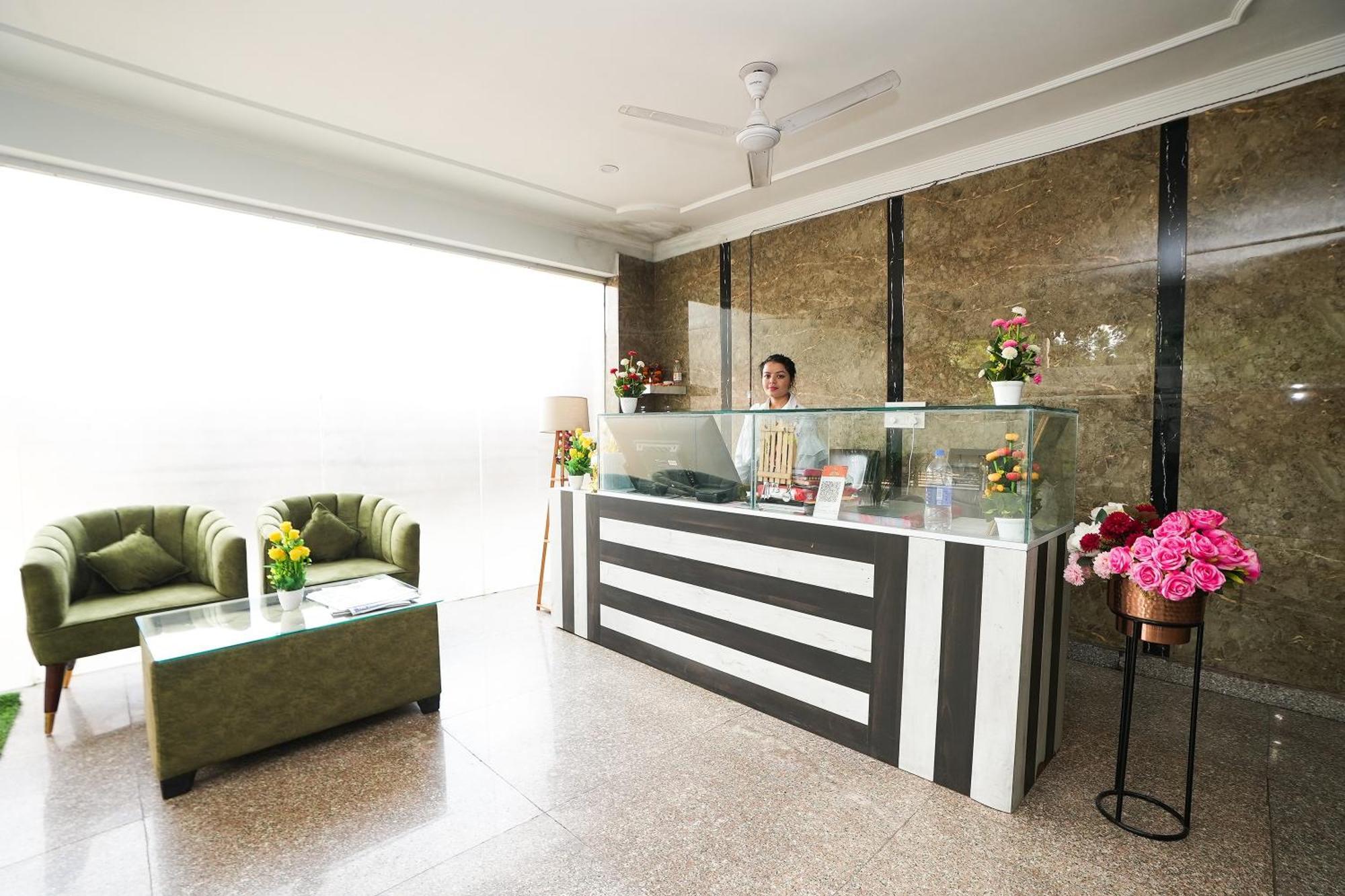 Tanvi Premium Residency Near Artemis Hospital, Gurugram Hotell Gurgaon Eksteriør bilde