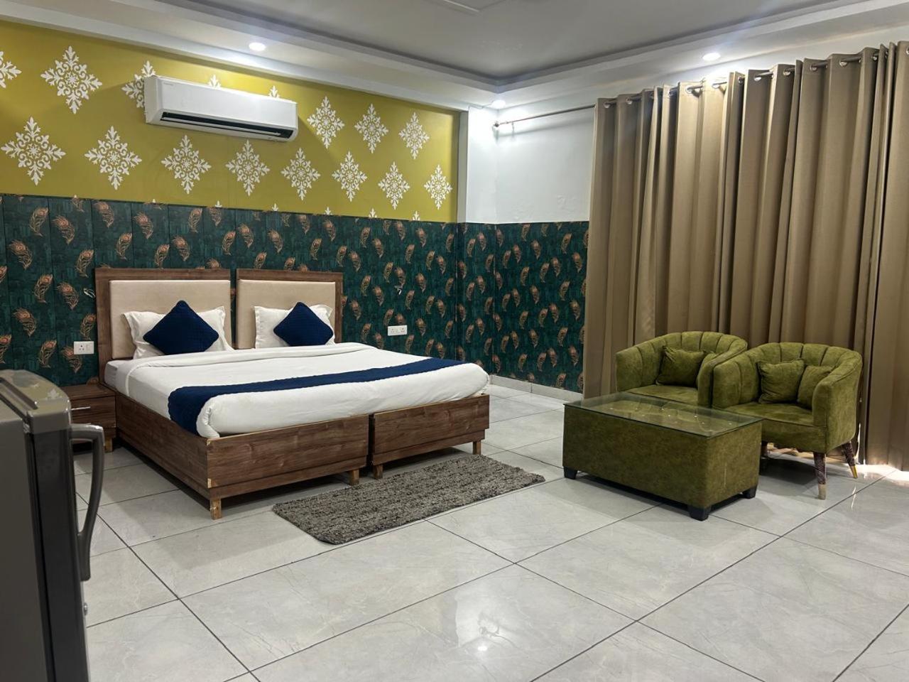 Tanvi Premium Residency Near Artemis Hospital, Gurugram Hotell Gurgaon Eksteriør bilde