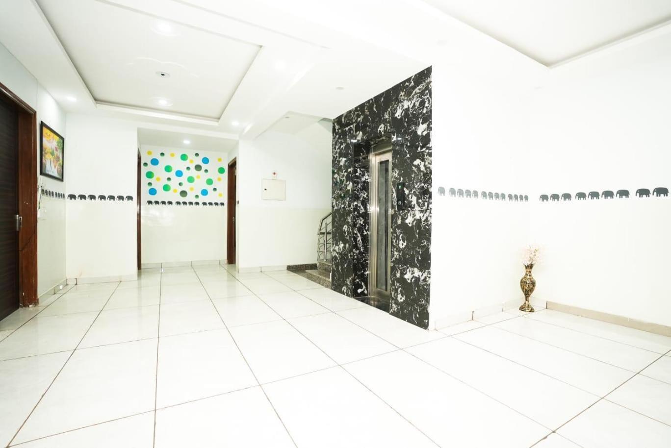 Tanvi Premium Residency Near Artemis Hospital, Gurugram Hotell Gurgaon Eksteriør bilde