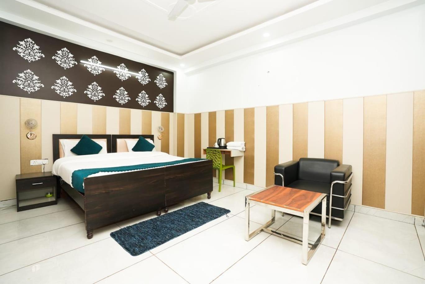 Tanvi Premium Residency Near Artemis Hospital, Gurugram Hotell Gurgaon Eksteriør bilde