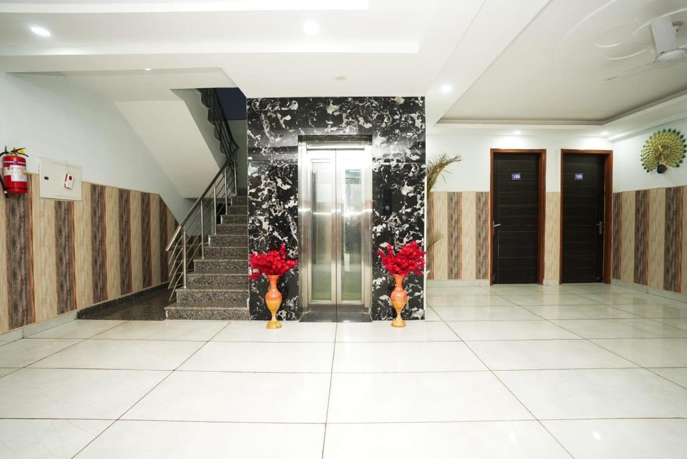 Tanvi Premium Residency Near Artemis Hospital, Gurugram Hotell Gurgaon Eksteriør bilde