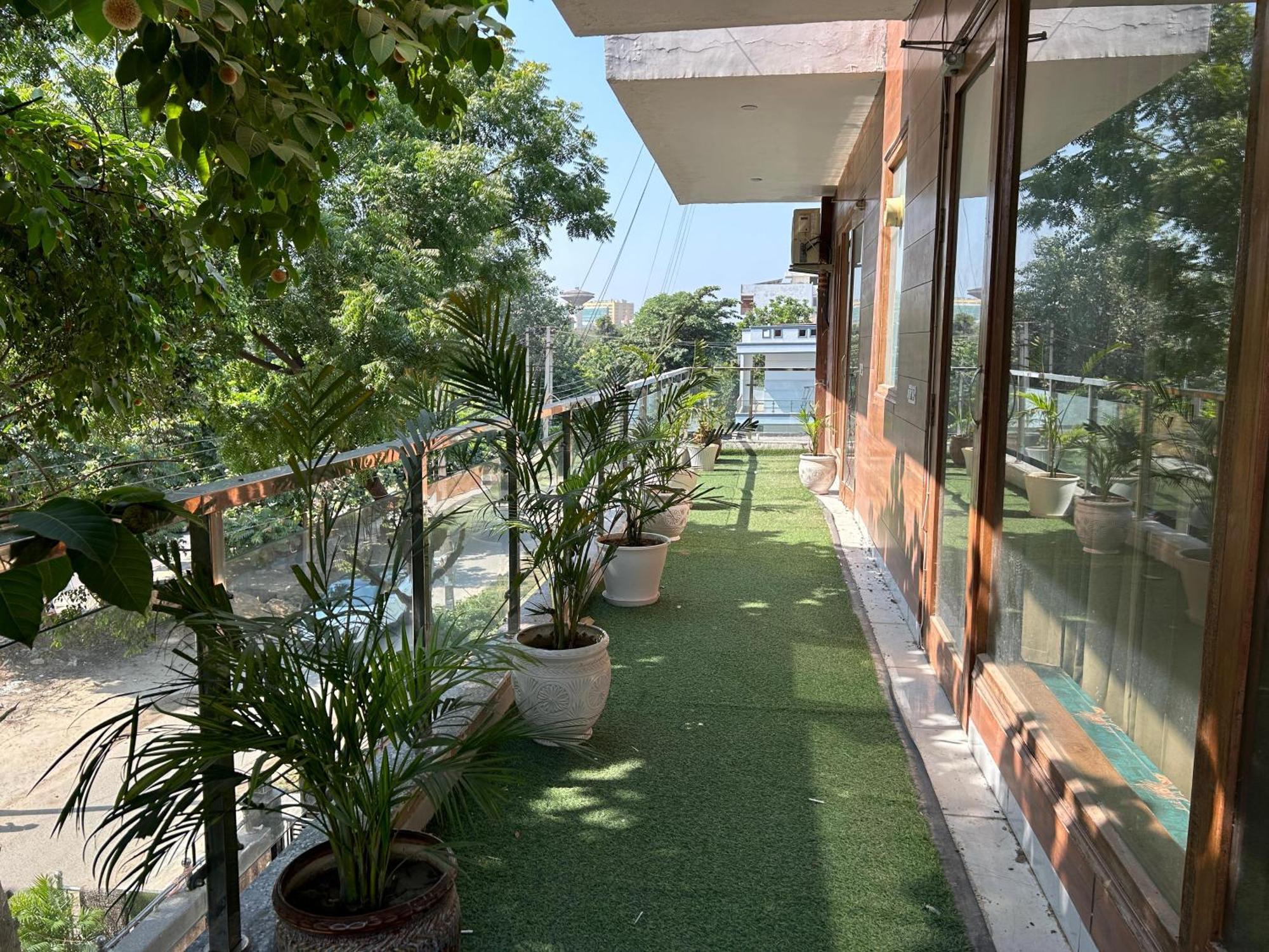 Tanvi Premium Residency Near Artemis Hospital, Gurugram Hotell Gurgaon Eksteriør bilde