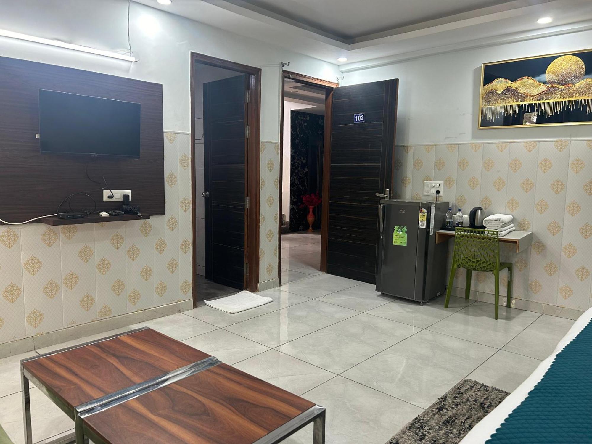 Tanvi Premium Residency Near Artemis Hospital, Gurugram Hotell Gurgaon Eksteriør bilde
