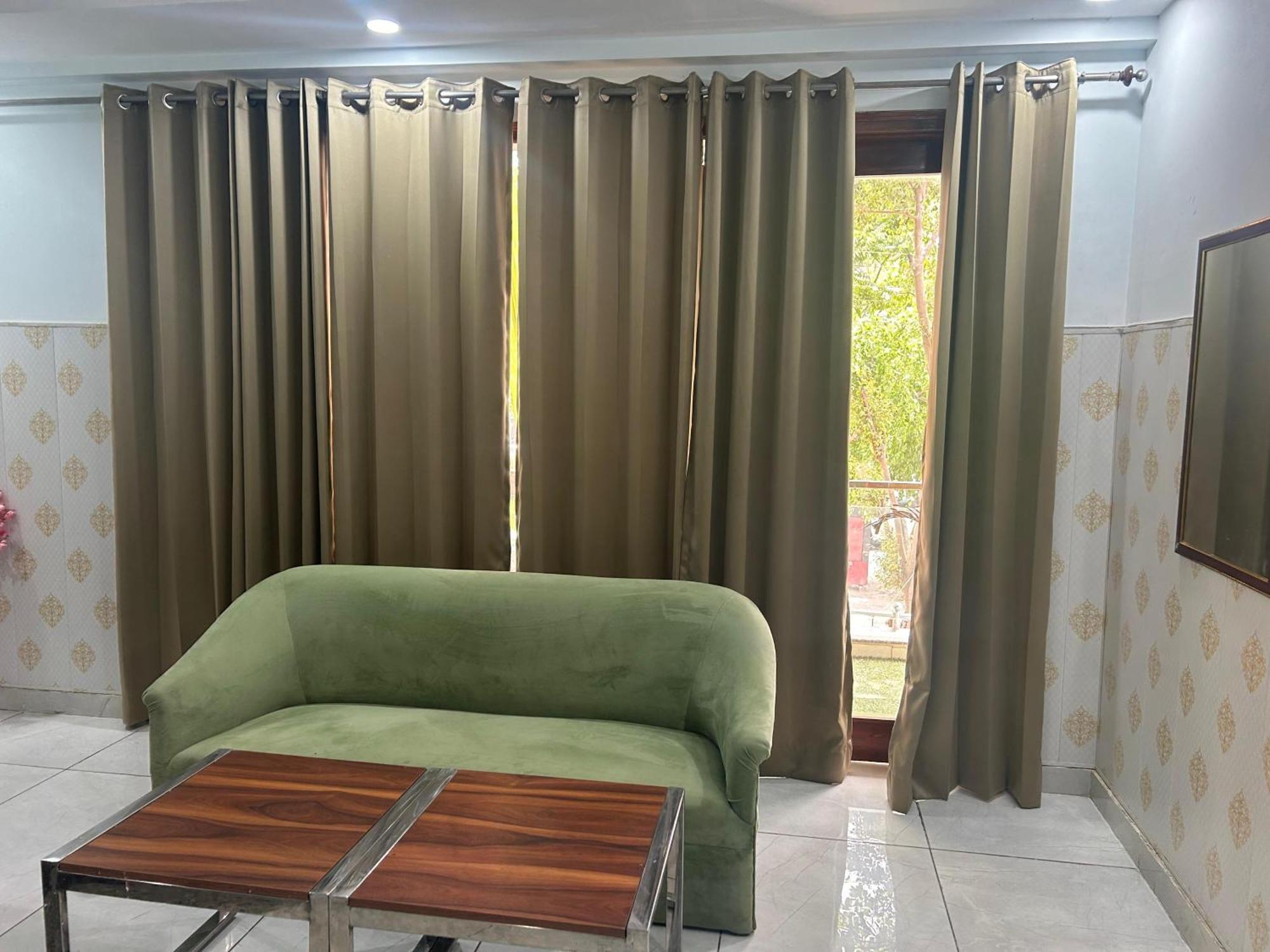 Tanvi Premium Residency Near Artemis Hospital, Gurugram Hotell Gurgaon Eksteriør bilde