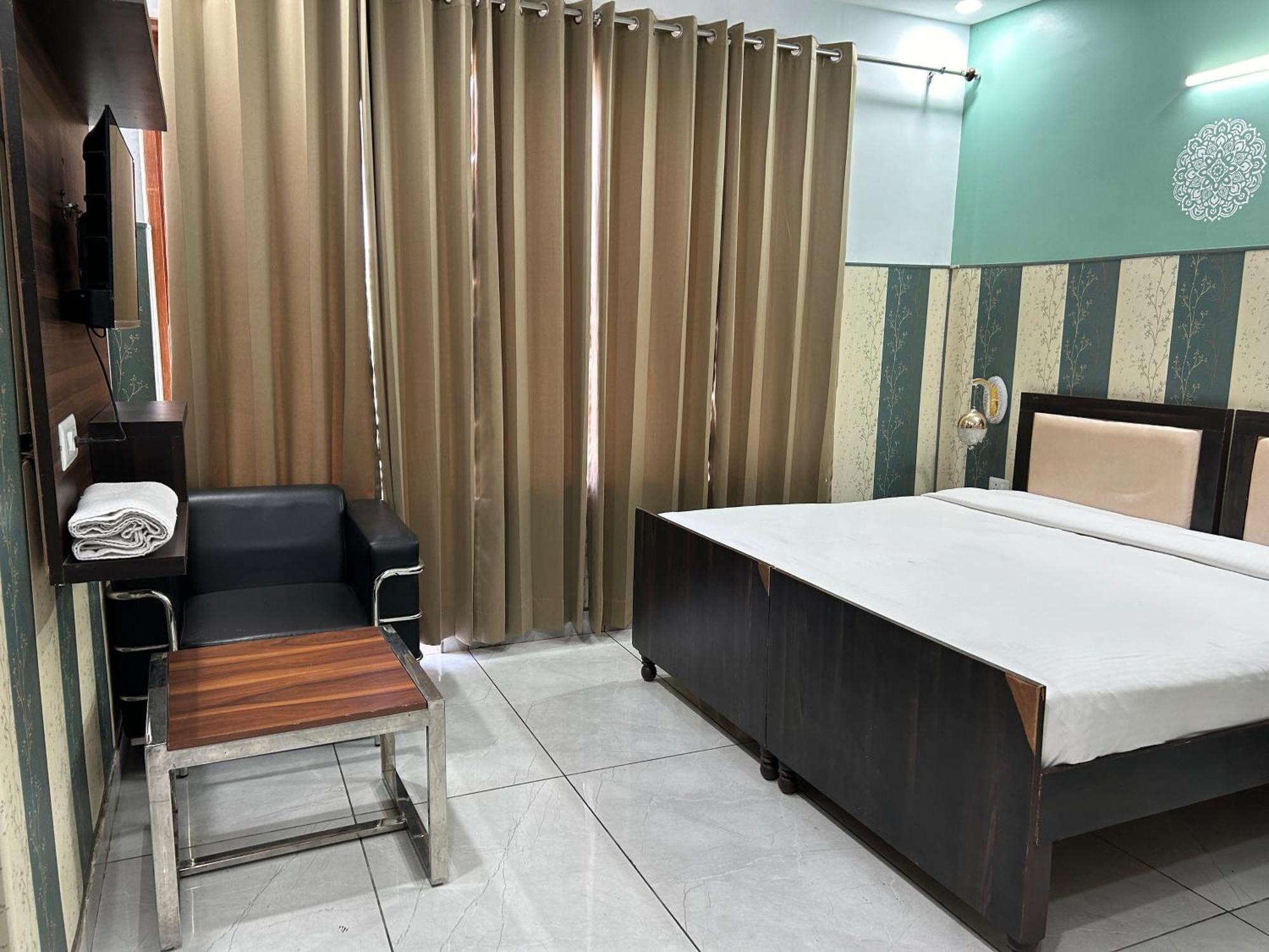 Tanvi Premium Residency Near Artemis Hospital, Gurugram Hotell Gurgaon Eksteriør bilde