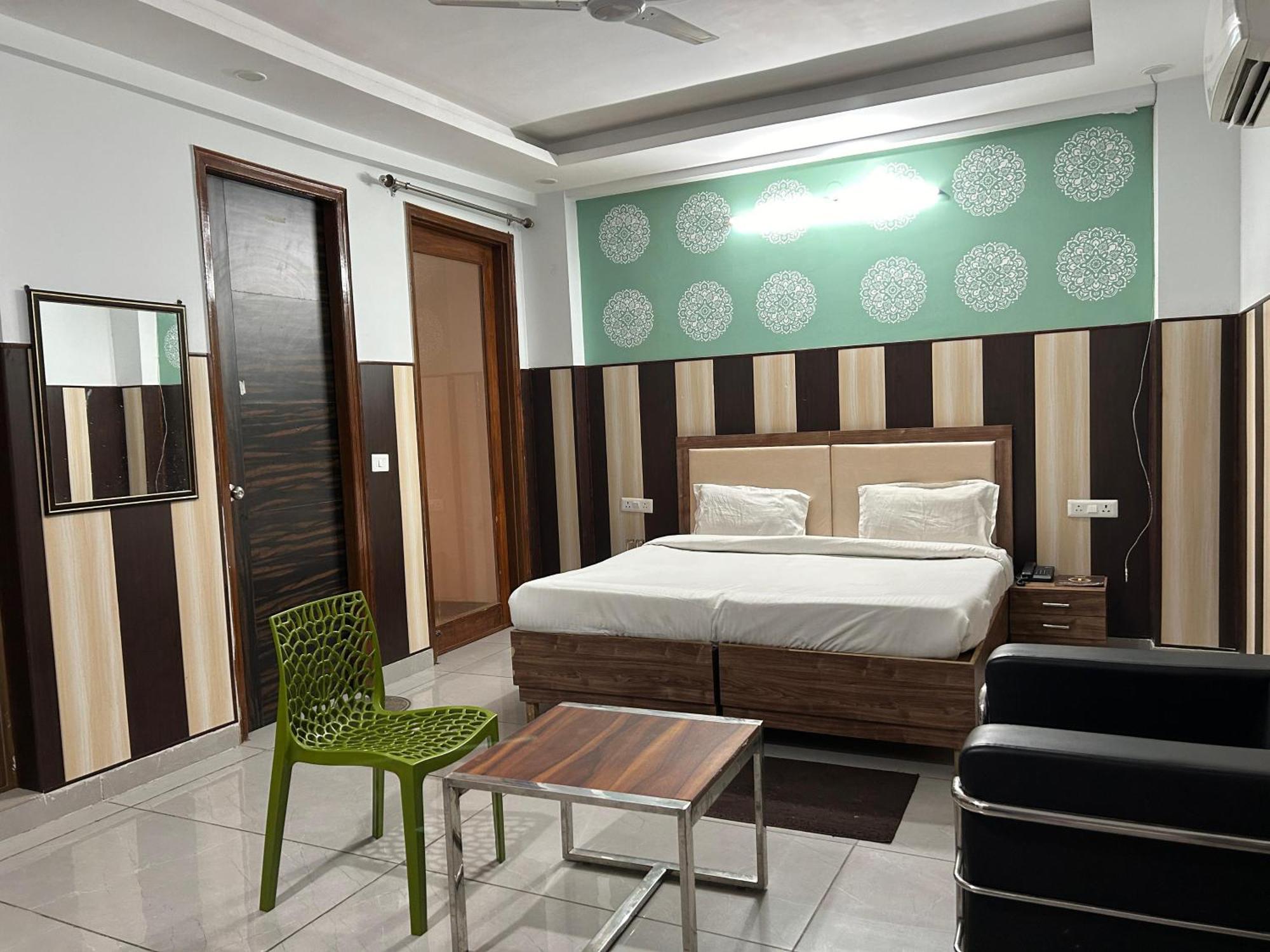 Tanvi Premium Residency Near Artemis Hospital, Gurugram Hotell Gurgaon Eksteriør bilde