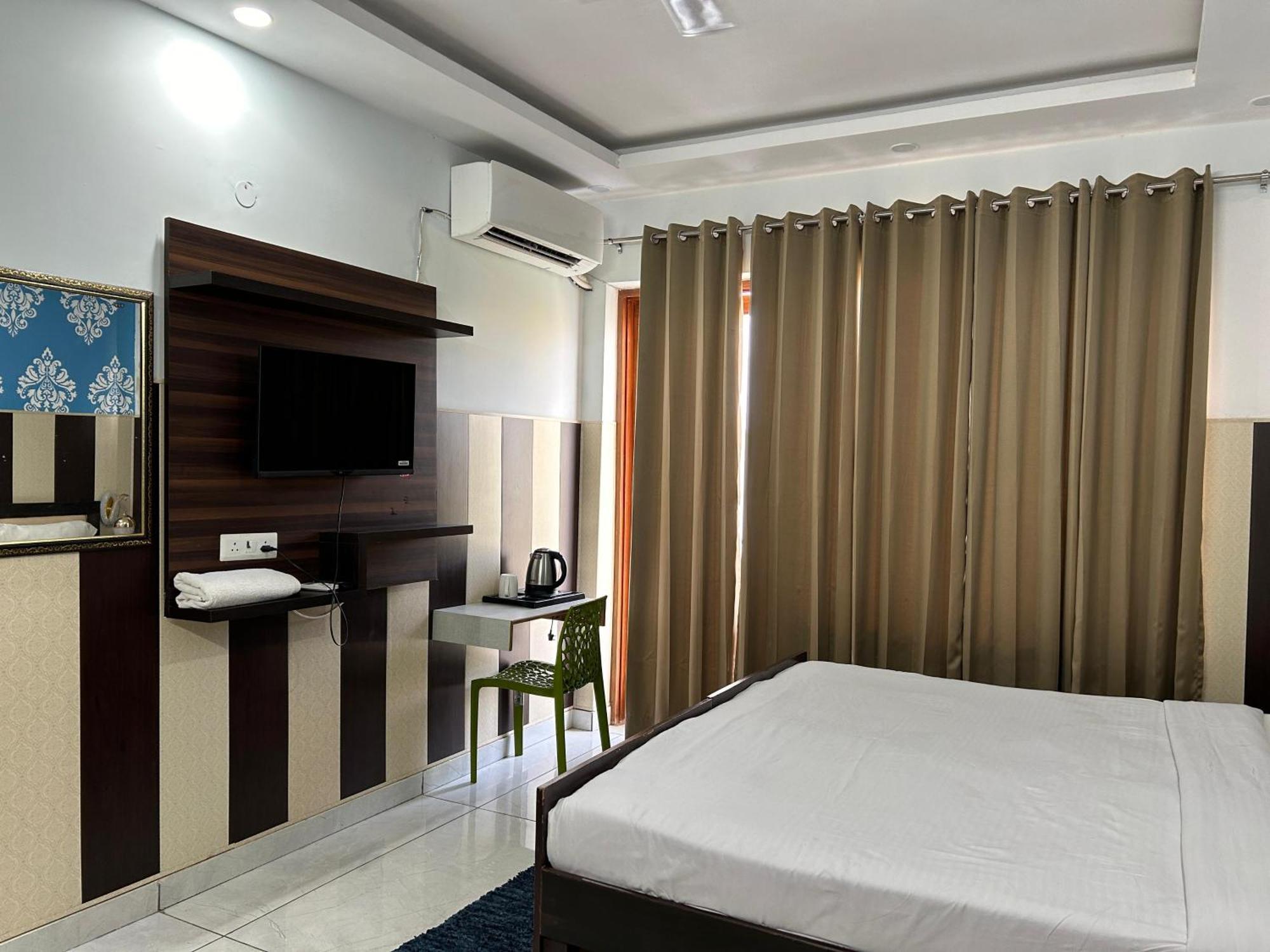 Tanvi Premium Residency Near Artemis Hospital, Gurugram Hotell Gurgaon Eksteriør bilde